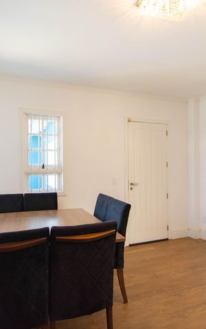 Casa à venda com 274m², 4 quartos e 3 vagas