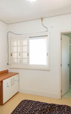 Casa à venda com 274m², 4 quartos e 3 vagas