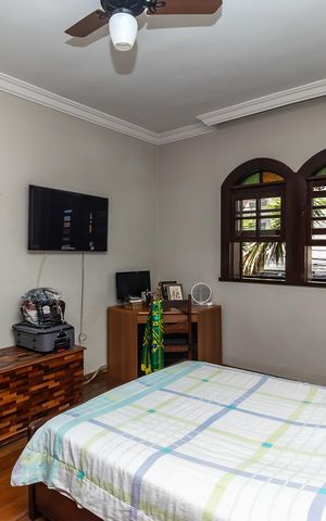 Casa à venda com 574m², 8 quartos e 8 vagas Casa à venda com 574m², 8 quartos e 8 vagasQuarto 3