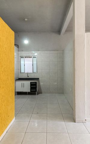 Casa à venda com 45m², 2 quartos e sem vaga Casa à venda com 45m², 2 quartos e sem vagaSala