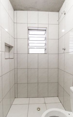 Casa à venda com 45m², 2 quartos e sem vaga Casa à venda com 45m², 2 quartos e sem vagaBanheiro