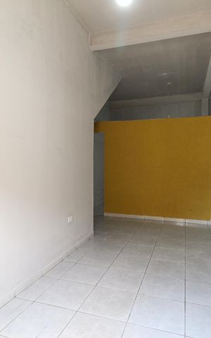 Casa à venda com 45m², 2 quartos e sem vaga Casa à venda com 45m², 2 quartos e sem vagaSala