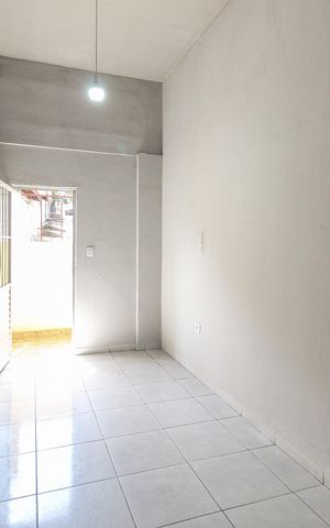 Casa à venda com 45m², 2 quartos e sem vaga Casa à venda com 45m², 2 quartos e sem vagaSala