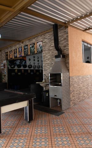 Casa à venda com 250m², 1 quarto e 5 vagas Casa à venda com 250m², 1 quarto e 5 vagasGaragem