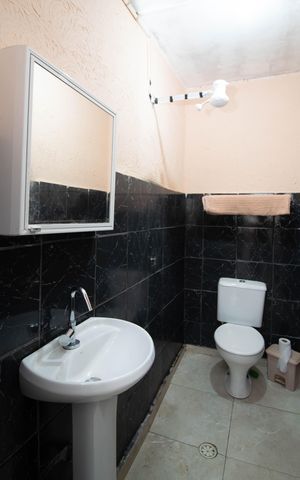 Casa à venda com 250m², 1 quarto e 5 vagas Casa à venda com 250m², 1 quarto e 5 vagasBanheiro
