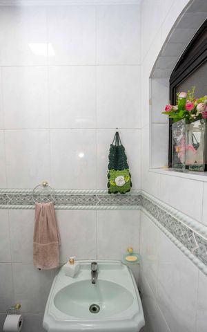 Casa à venda com 178m², 4 quartos e 3 vagasLavabo