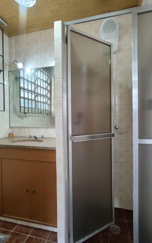 Casa à venda com 200m², 3 quartos e 2 vagasBanheiro da Suíte 1