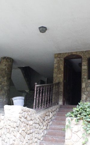 Casa à venda com 540m², 6 quartos e 5 vagasFachada