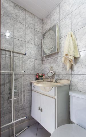 Casa à venda com 220m², 2 quartos e 2 vagas Casa à venda com 220m², 2 quartos e 2 vagasBanheiro Social 2