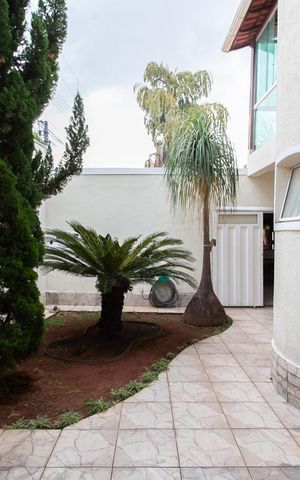 Casa à venda com 220m², 2 quartos e 2 vagas Casa à venda com 220m², 2 quartos e 2 vagasÁrea comum