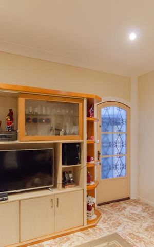 Casa à venda com 264m², 5 quartos e 1 vaga Casa à venda com 264m², 5 quartos e 1 vagaSala