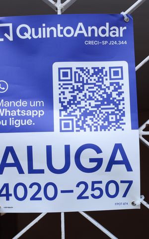 Casa para alugar com 60m², 2 quartos e sem vagaPlaca instalada no portão do imóvel - Código FPOT-874