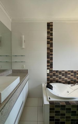 Casa de condomínio para alugar com 915m², 5 quartos e 4 vagas Casa de condomínio para alugar com 915m², 5 quartos e 4 vagasBanheiro