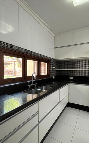 Casa de condomínio para alugar com 915m², 5 quartos e 4 vagas Casa de condomínio para alugar com 915m², 5 quartos e 4 vagasCozinha