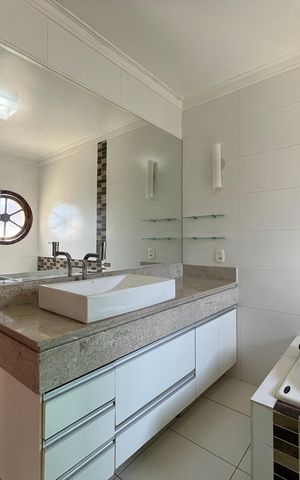 Casa de condomínio para alugar com 915m², 5 quartos e 4 vagas Casa de condomínio para alugar com 915m², 5 quartos e 4 vagasBanheiro