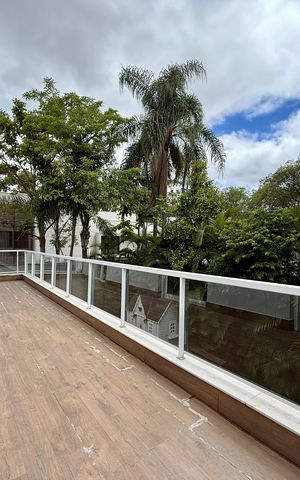 Casa de condomínio à venda com 600m², 3 quartos e 5 vagas Casa de condomínio à venda com 600m², 3 quartos e 5 vagasVaranda Suíte 1 e 2