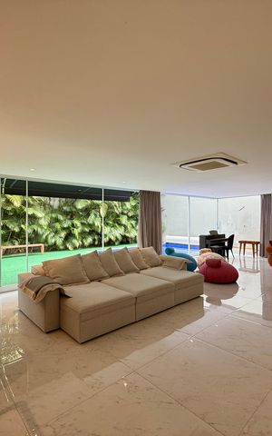 Casa de condomínio à venda com 600m², 3 quartos e 5 vagas Casa de condomínio à venda com 600m², 3 quartos e 5 vagasSala