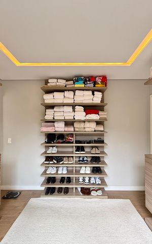 Casa de condomínio à venda com 600m², 3 quartos e 5 vagas Casa de condomínio à venda com 600m², 3 quartos e 5 vagasCloset 1 Suíte 1