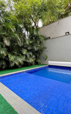 Casa de condomínio à venda com 600m², 3 quartos e 5 vagas Casa de condomínio à venda com 600m², 3 quartos e 5 vagasPiscina
