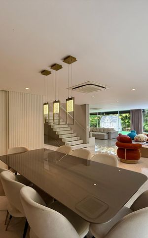 Casa de condomínio à venda com 600m², 3 quartos e 5 vagas Casa de condomínio à venda com 600m², 3 quartos e 5 vagasSala