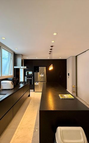 Casa de condomínio à venda com 600m², 3 quartos e 5 vagas Casa de condomínio à venda com 600m², 3 quartos e 5 vagasCozinha