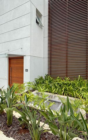 Casa de condomínio à venda com 600m², 3 quartos e 5 vagas Casa de condomínio à venda com 600m², 3 quartos e 5 vagasFachada Casa