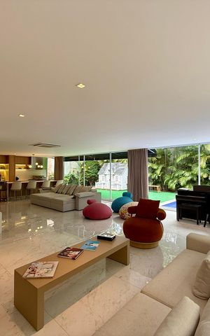 Casa de condomínio à venda com 600m², 3 quartos e 5 vagas Casa de condomínio à venda com 600m², 3 quartos e 5 vagasSala
