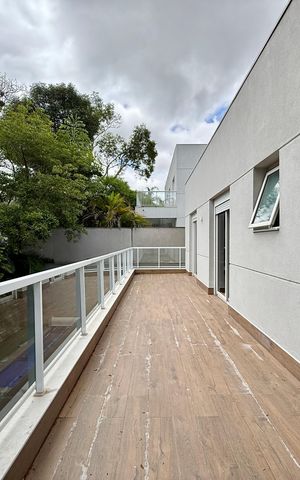 Casa de condomínio à venda com 600m², 3 quartos e 5 vagas Casa de condomínio à venda com 600m², 3 quartos e 5 vagasVaranda Suíte 1 e 2