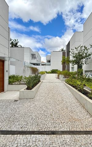 Casa de condomínio à venda com 600m², 3 quartos e 5 vagas Casa de condomínio à venda com 600m², 3 quartos e 5 vagasÁrea comum