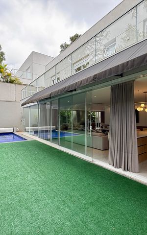 Casa de condomínio à venda com 600m², 3 quartos e 5 vagas Casa de condomínio à venda com 600m², 3 quartos e 5 vagasQuintal