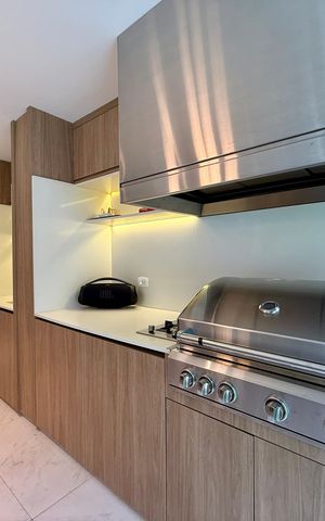 Casa de condomínio à venda com 600m², 3 quartos e 5 vagas Casa de condomínio à venda com 600m², 3 quartos e 5 vagasÁrea Gourmet