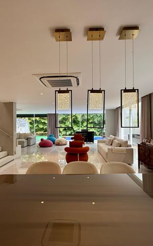 Casa de condomínio à venda com 600m², 3 quartos e 5 vagas Casa de condomínio à venda com 600m², 3 quartos e 5 vagasSala