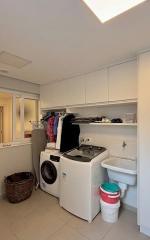 Casa de condomínio à venda com 600m², 3 quartos e 5 vagas Casa de condomínio à venda com 600m², 3 quartos e 5 vagasÁrea de Serviço