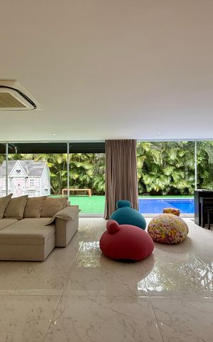 Casa de condomínio à venda com 600m², 3 quartos e 5 vagas Casa de condomínio à venda com 600m², 3 quartos e 5 vagasSala