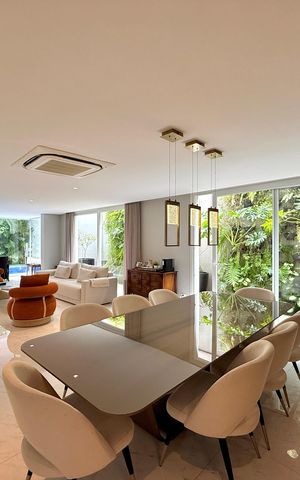 Casa de condomínio à venda com 600m², 3 quartos e 5 vagas Casa de condomínio à venda com 600m², 3 quartos e 5 vagasSala