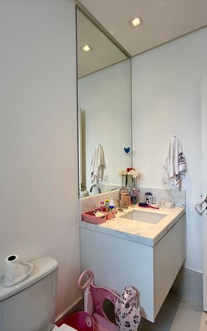 Casa de condomínio à venda com 600m², 3 quartos e 5 vagas Casa de condomínio à venda com 600m², 3 quartos e 5 vagasBanheiro Suíte 2