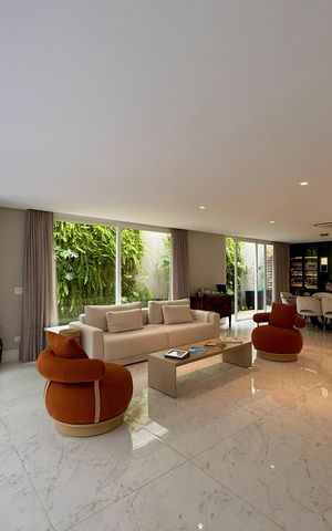 Casa de condomínio à venda com 600m², 3 quartos e 5 vagas Casa de condomínio à venda com 600m², 3 quartos e 5 vagasSala