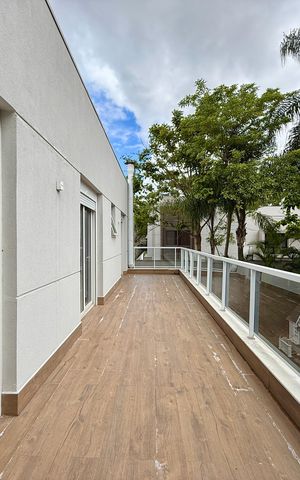 Casa de condomínio à venda com 600m², 3 quartos e 5 vagas Casa de condomínio à venda com 600m², 3 quartos e 5 vagasVaranda Suíte 1 e 2