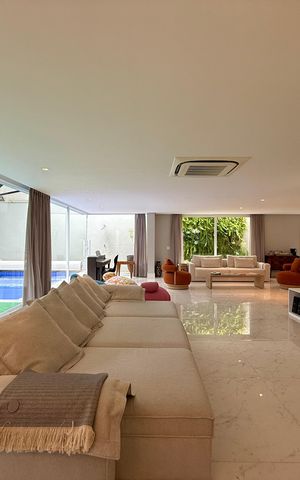 Casa de condomínio à venda com 600m², 3 quartos e 5 vagas Casa de condomínio à venda com 600m², 3 quartos e 5 vagasSala