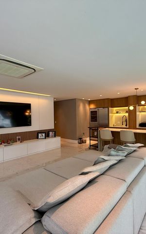 Casa de condomínio à venda com 600m², 3 quartos e 5 vagas Casa de condomínio à venda com 600m², 3 quartos e 5 vagasSala