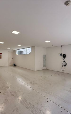 Casa de condomínio à venda com 600m², 3 quartos e 5 vagas Casa de condomínio à venda com 600m², 3 quartos e 5 vagasGaragem