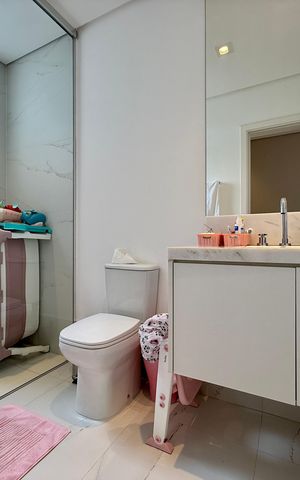 Casa de condomínio à venda com 600m², 3 quartos e 5 vagas Casa de condomínio à venda com 600m², 3 quartos e 5 vagasBanheiro Suíte 2