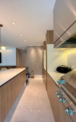 Casa de condomínio à venda com 600m², 3 quartos e 5 vagas Casa de condomínio à venda com 600m², 3 quartos e 5 vagasÁrea Gourmet