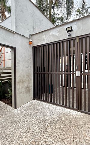 Casa de condomínio à venda com 600m², 3 quartos e 5 vagas Casa de condomínio à venda com 600m², 3 quartos e 5 vagasEntrada Condomínio