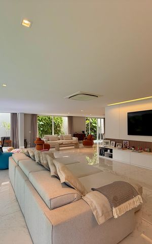 Casa de condomínio à venda com 600m², 3 quartos e 5 vagas Casa de condomínio à venda com 600m², 3 quartos e 5 vagasSala