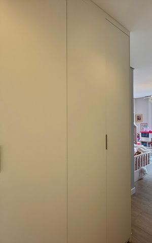 Casa de condomínio à venda com 600m², 3 quartos e 5 vagas Casa de condomínio à venda com 600m², 3 quartos e 5 vagasCloset Suíte 2
