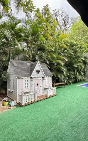 Casa de condomínio à venda com 600m², 3 quartos e 5 vagas Casa de condomínio à venda com 600m², 3 quartos e 5 vagasQuintal