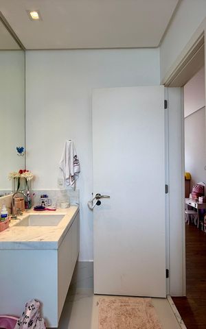 Casa de condomínio à venda com 600m², 3 quartos e 5 vagas Casa de condomínio à venda com 600m², 3 quartos e 5 vagasBanheiro Suíte 2