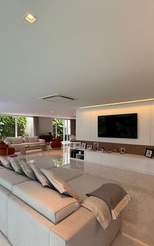 Casa de condomínio à venda com 600m², 3 quartos e 5 vagas Casa de condomínio à venda com 600m², 3 quartos e 5 vagasSala