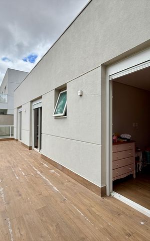 Casa de condomínio à venda com 600m², 3 quartos e 5 vagas Casa de condomínio à venda com 600m², 3 quartos e 5 vagasVaranda Suíte 1 e 2